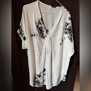 Lime N Chili women’s Large blouse